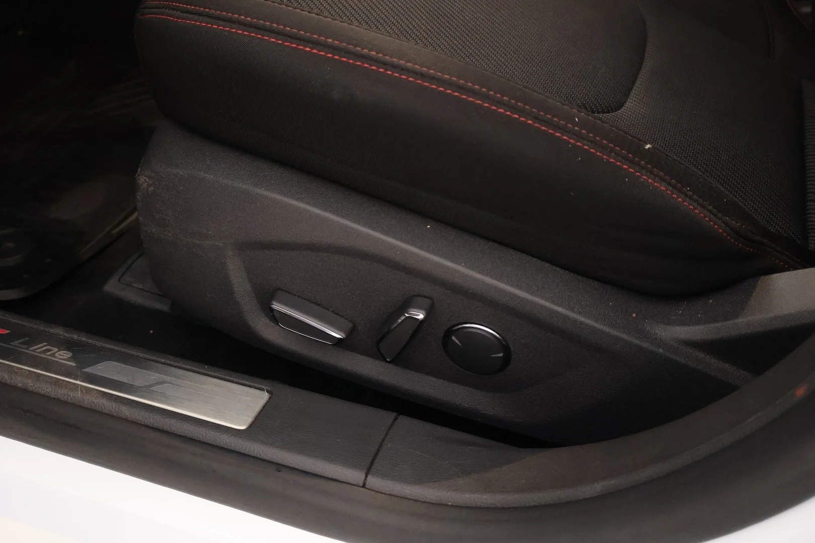 Car Image - 4ArACANMCrxKOvbiXDL8xx