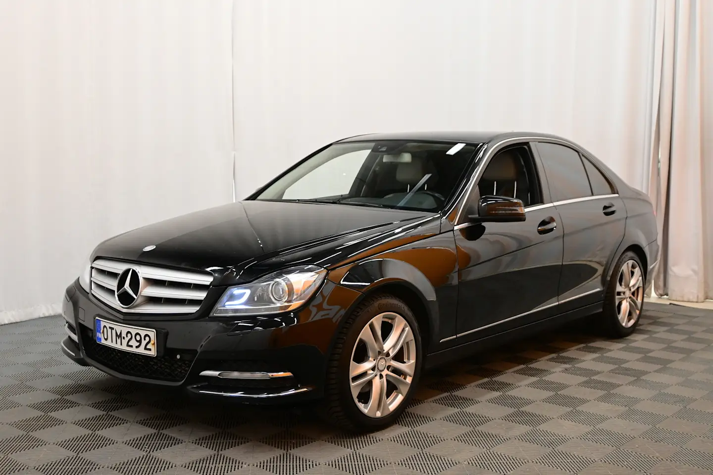 Car Image - 3fWj8c9gbLnb9A818AOroy