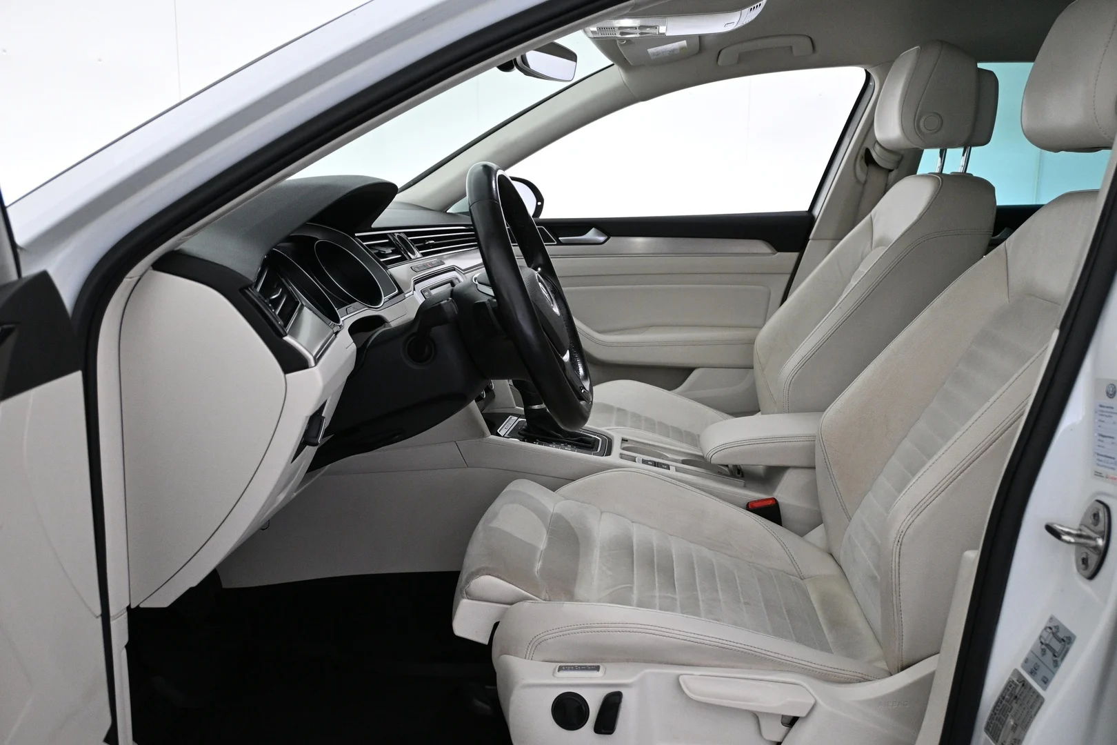 Car Image - 7J9n4imznP2DdrWFw6WHXE