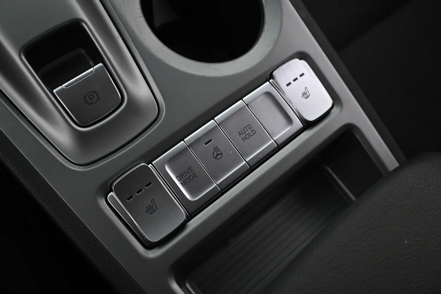 Car Image - 2pjATAr0LYPd7MzF66MD0u