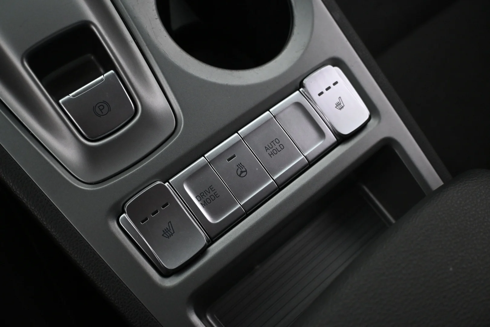 Car Image - 2pjATAr0LYPd7MzF66MD0u