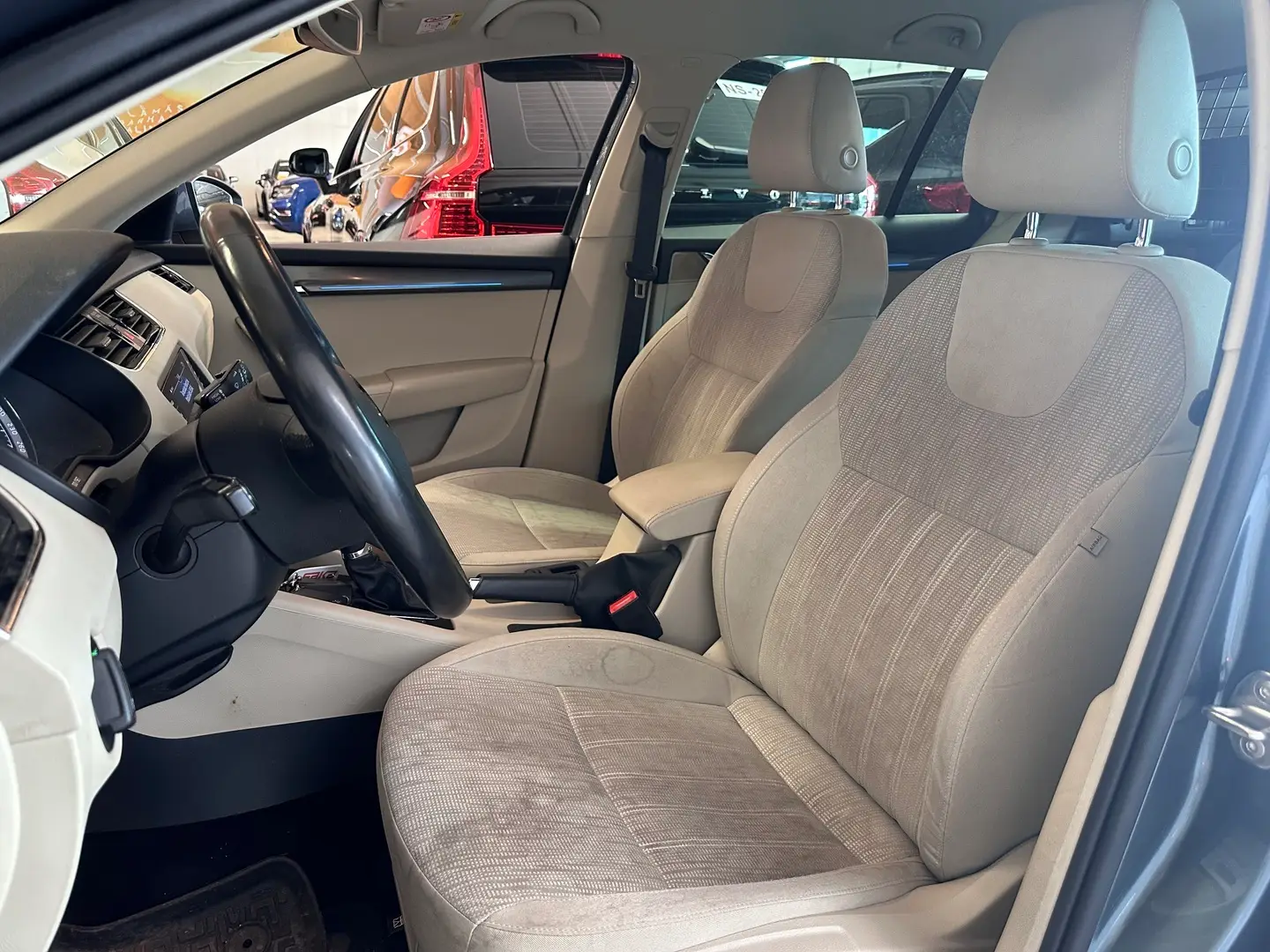 Car Image - 2A6N87Rp9LIGAb9RUVqpZJ