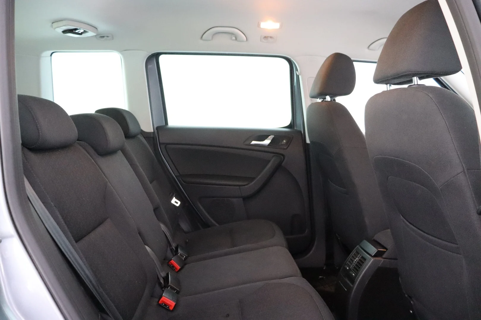 Car Image - 45GSfNC5e352kwKOWXE202