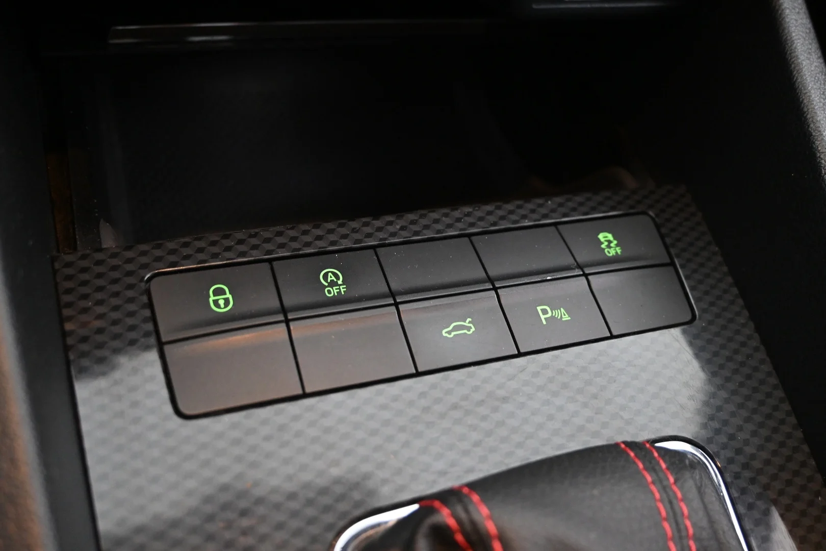 Car Image - 1YovOHW3QaEarbbtDP9Ac4