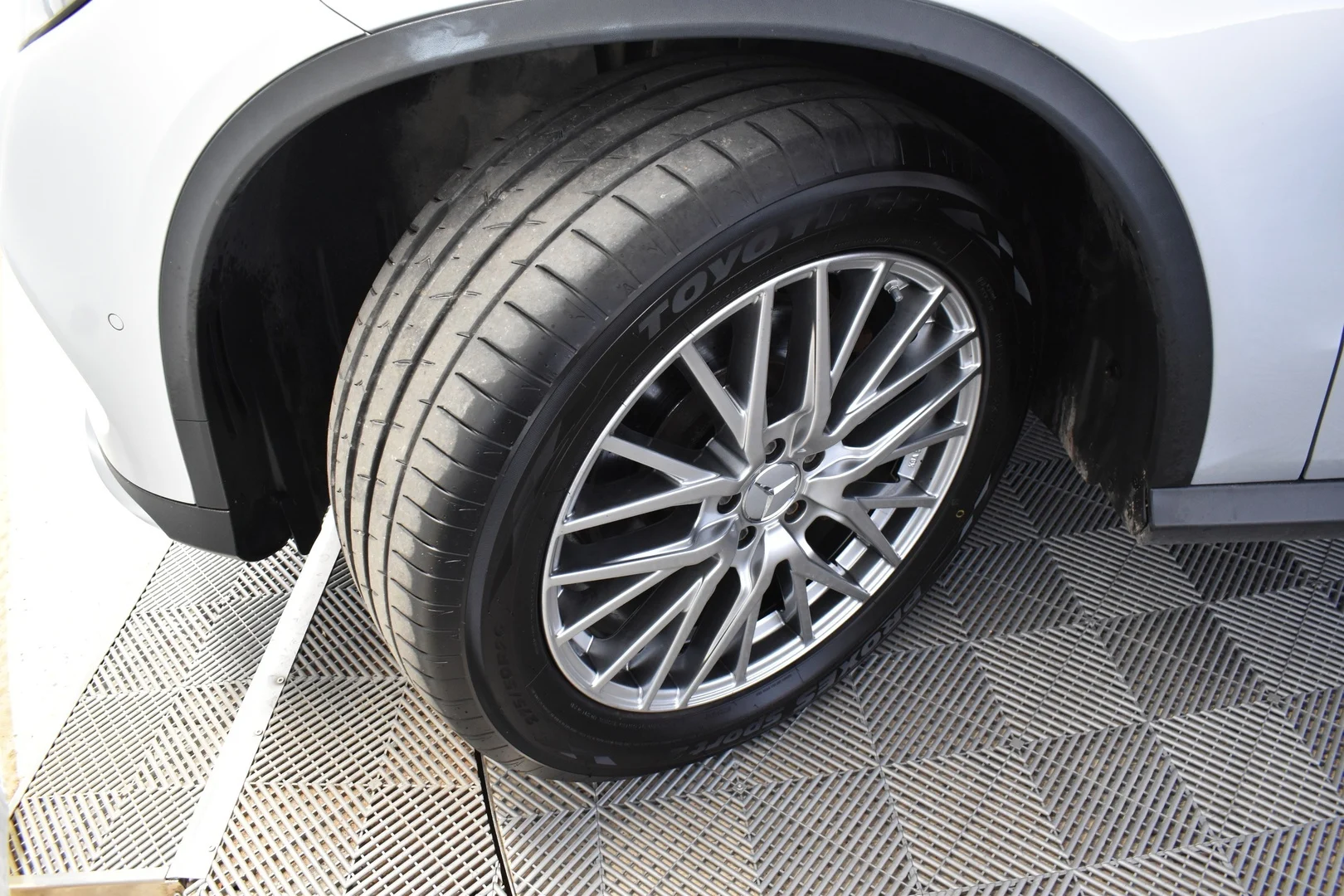 Car Image - 12MWFlTZGWg6YFd8E25s2m