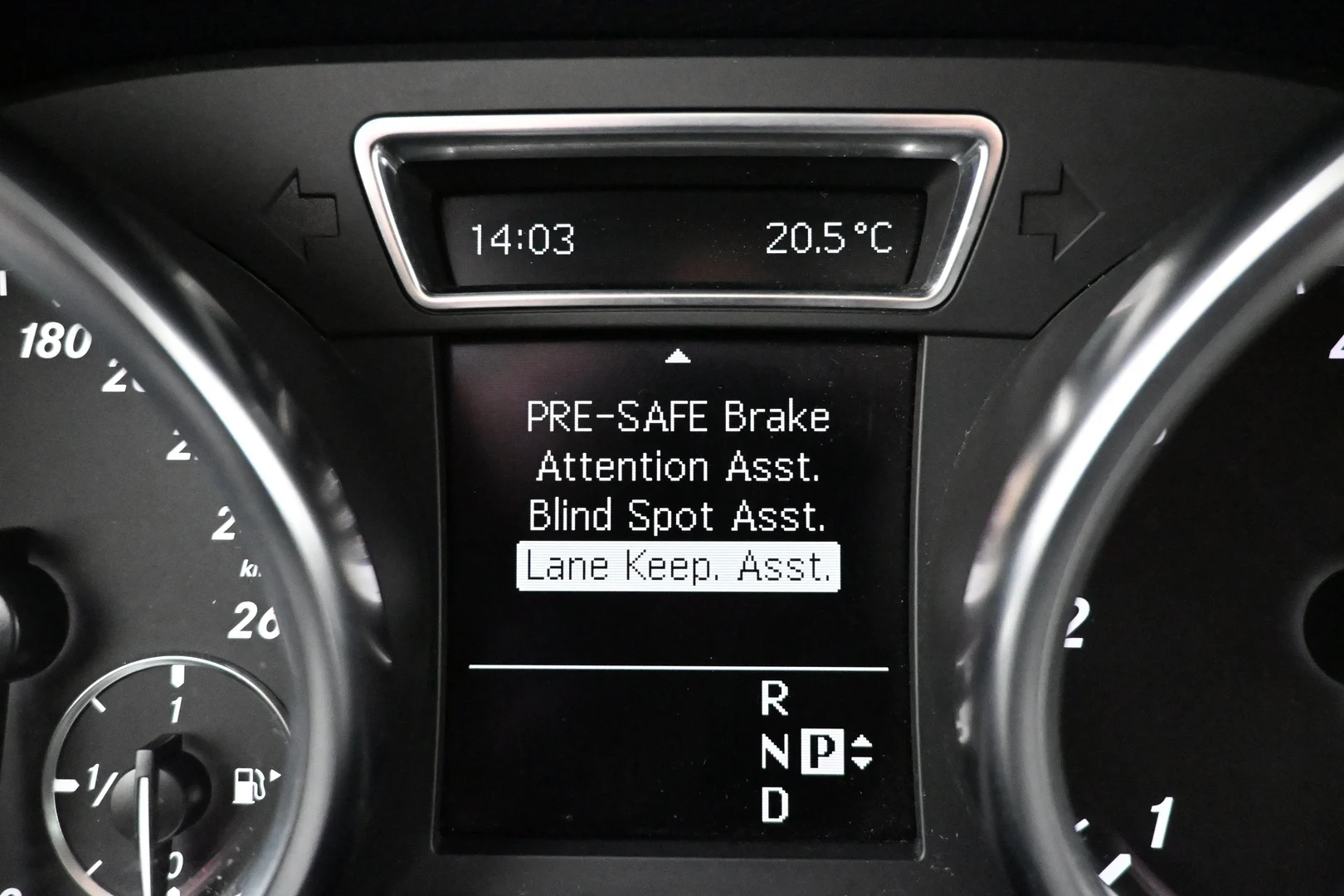 Car Image - 2H32mxr6qkgfHvuxbibUSz