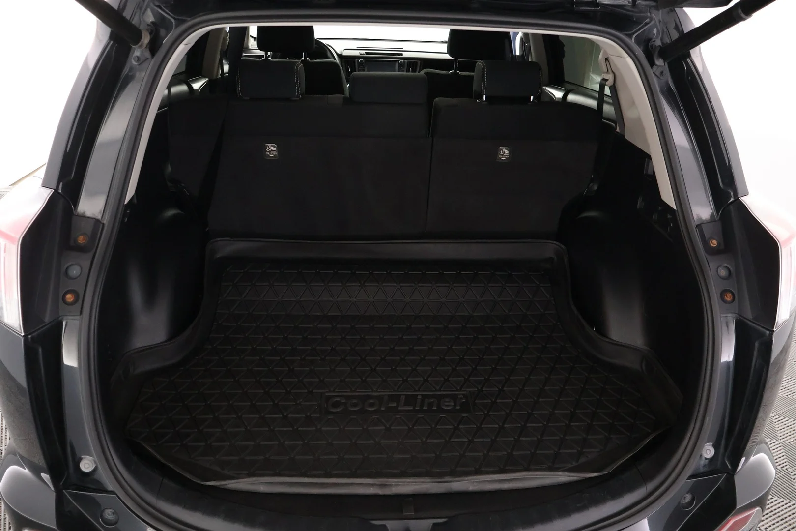 Car Image - 2nFq0foSkaT84XSENperO8