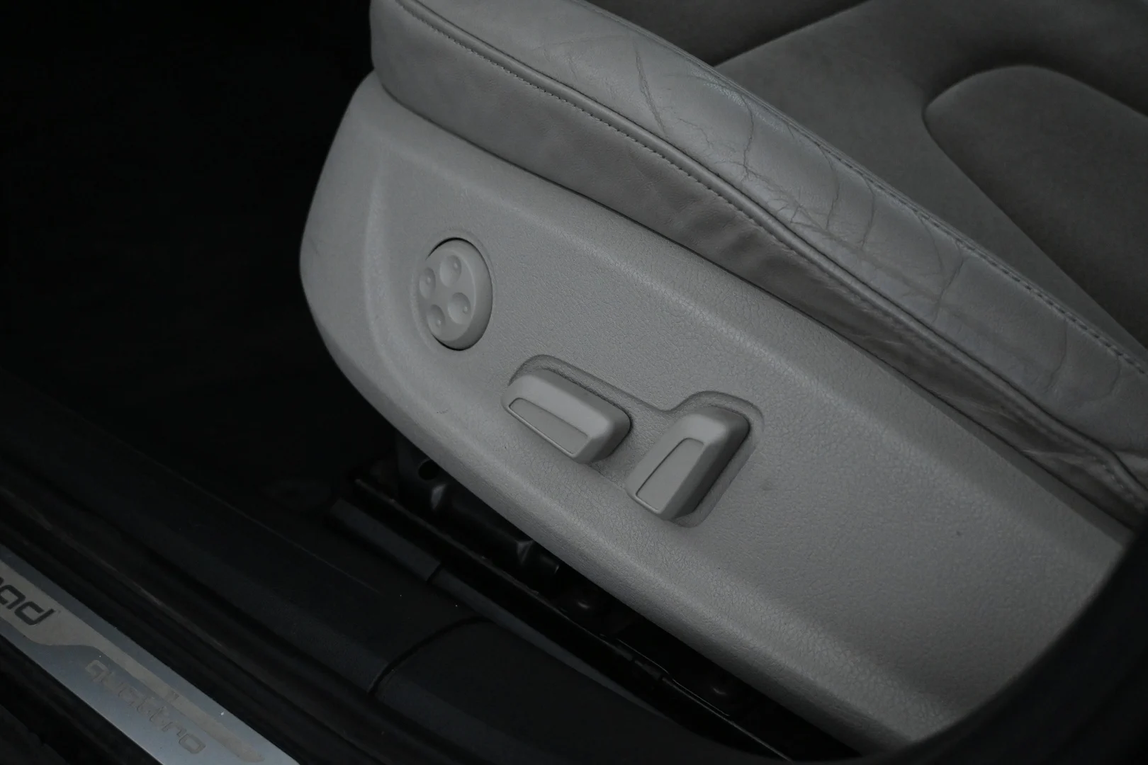 Car Image - zkEB4FGRwrl4XafVvgYa5