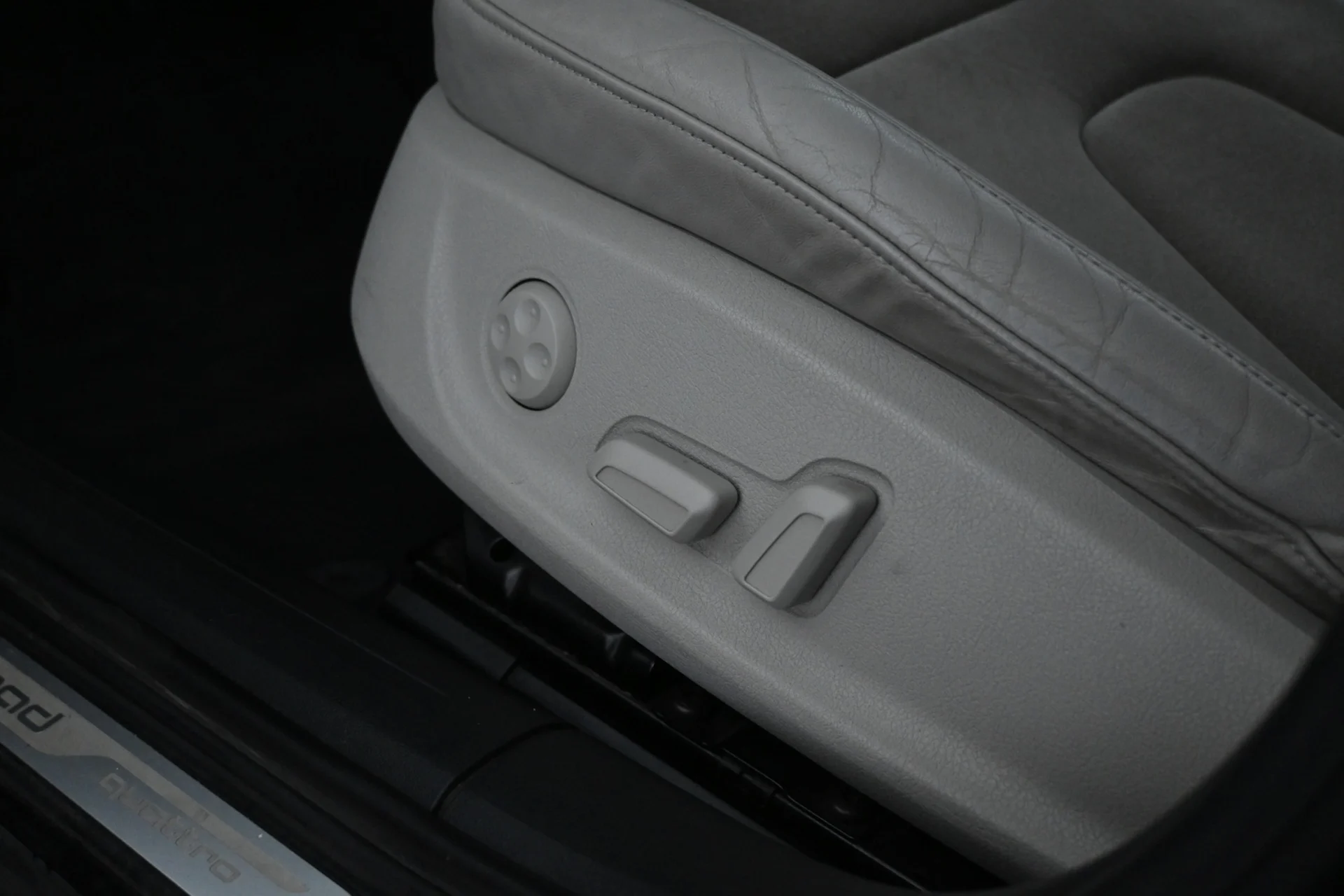 Car Image - zkEB4FGRwrl4XafVvgYa5