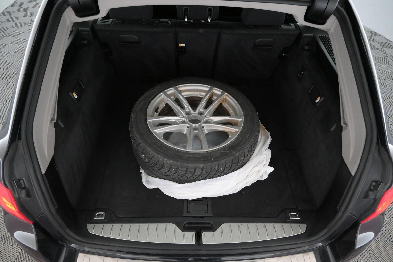 Car Image - 5m7h64mworLUtoMuoSxaGp