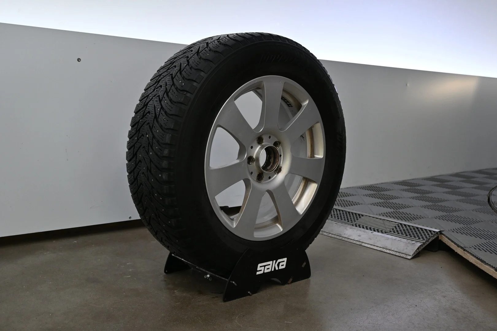 Car Image - 2bmkvYLiPlONqdE4cnS4BU