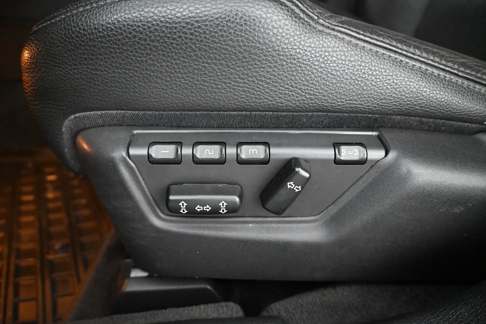 Car Image - 3q2JEkrY2X8qSF9vgy0FpJ