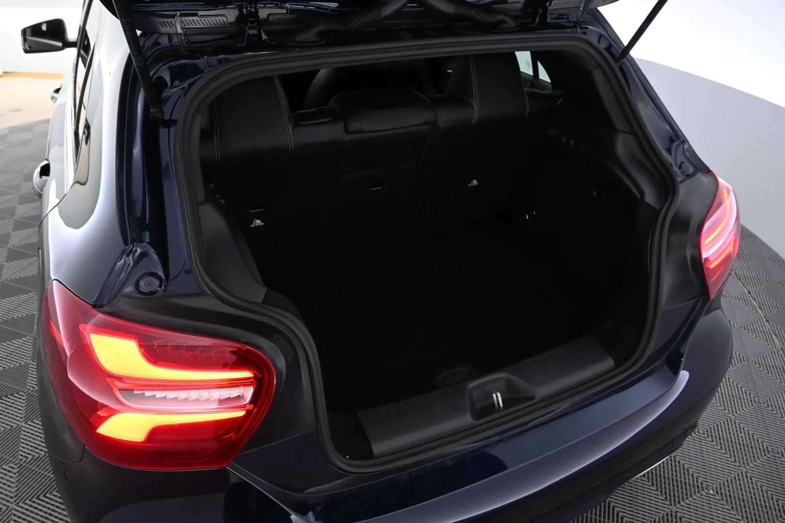 Car Image - 2wcEZ5G3FknMj5dp9jJp1I