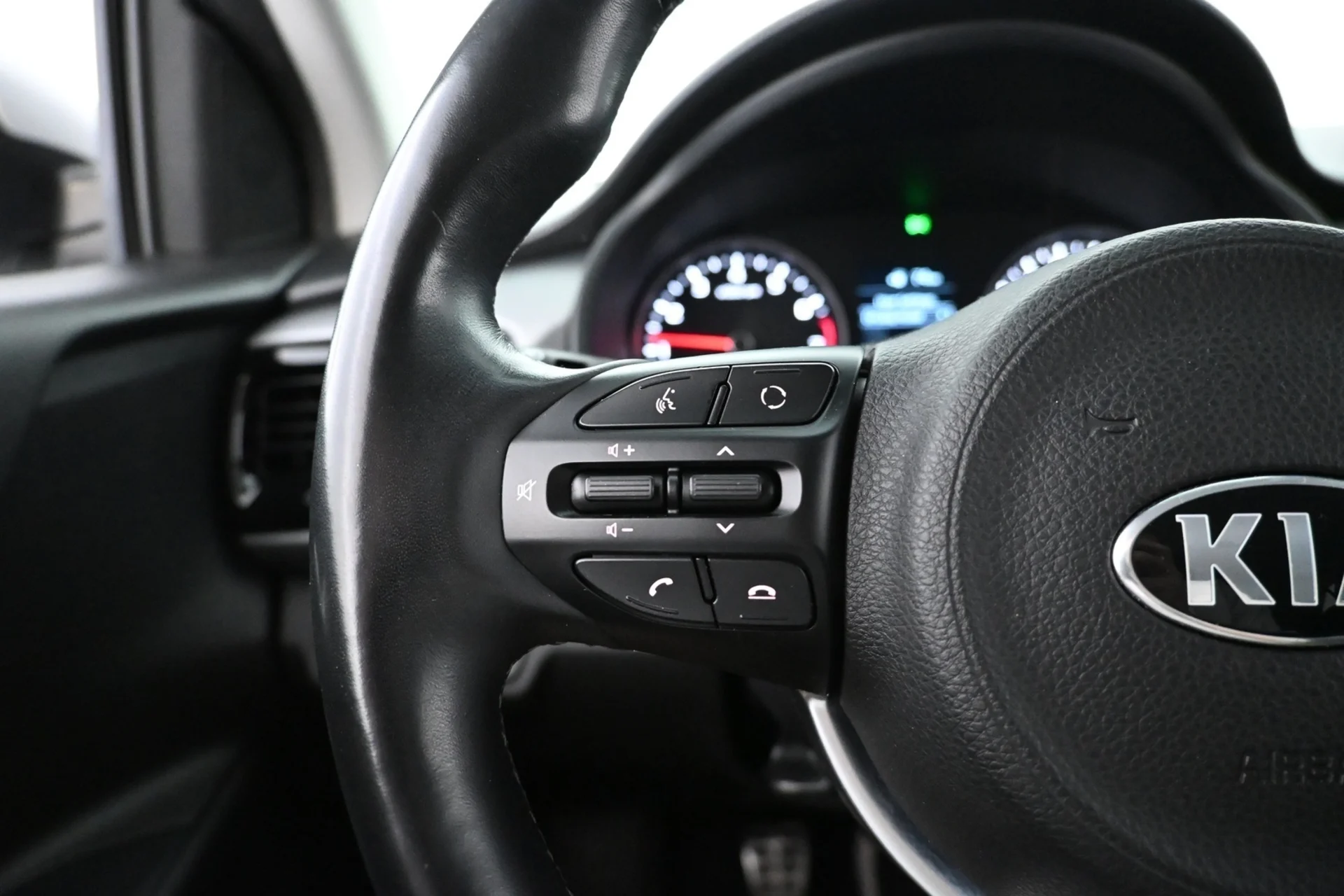 Car Image - 1bu1AvvQYn1nCqyM9FqKtN