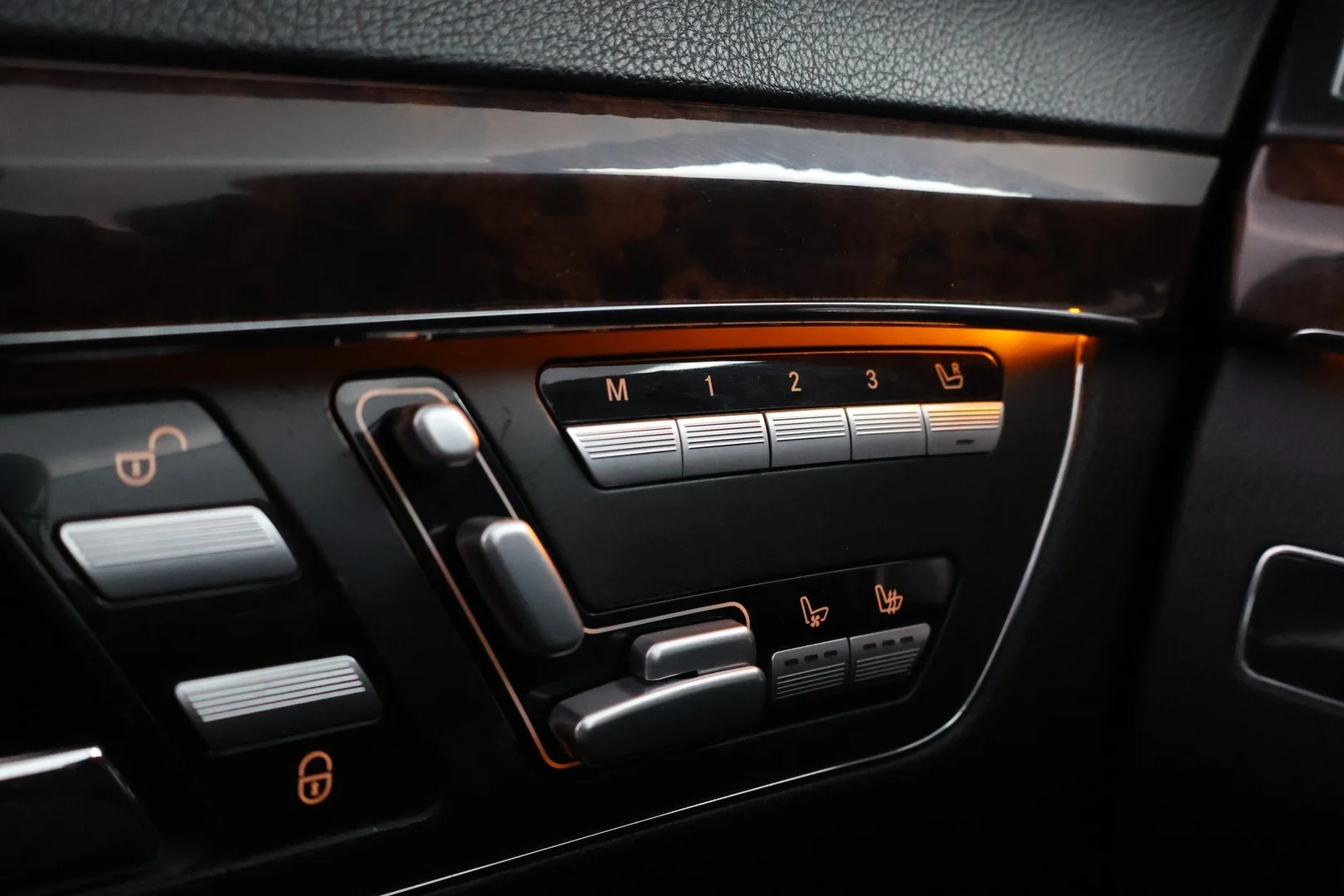 Car Image - dd6BBfFNNIZmIHv81WxM7