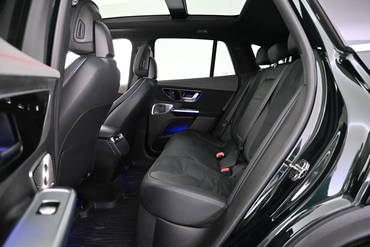 Car Image - 7r9IEPb7YRsH2MPAWavtYF