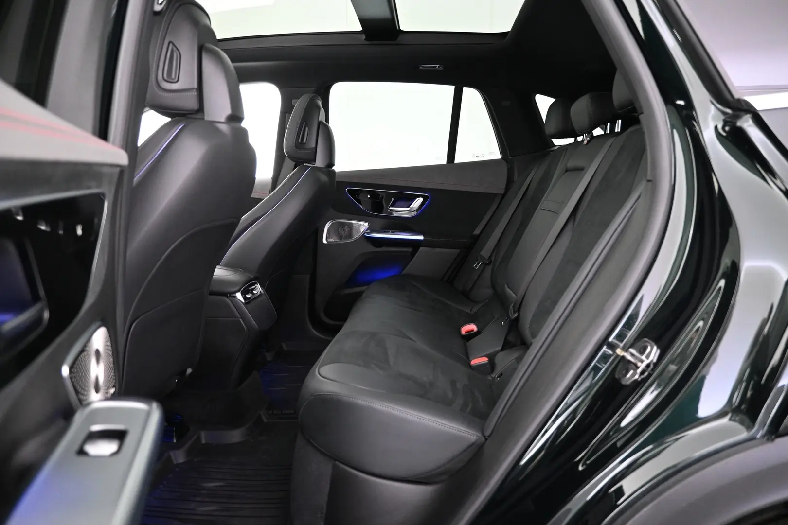 Car Image - 7r9IEPb7YRsH2MPAWavtYF
