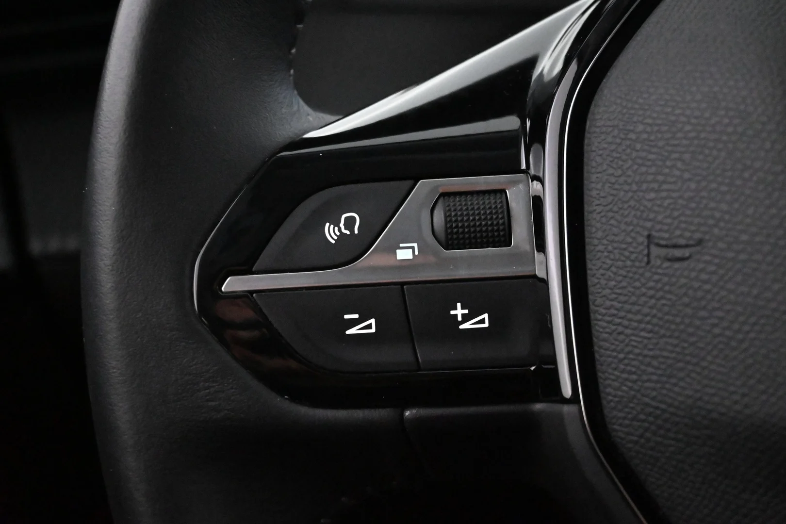 Car Image - 7qIINLdzRwwa7RBJci1Rfv