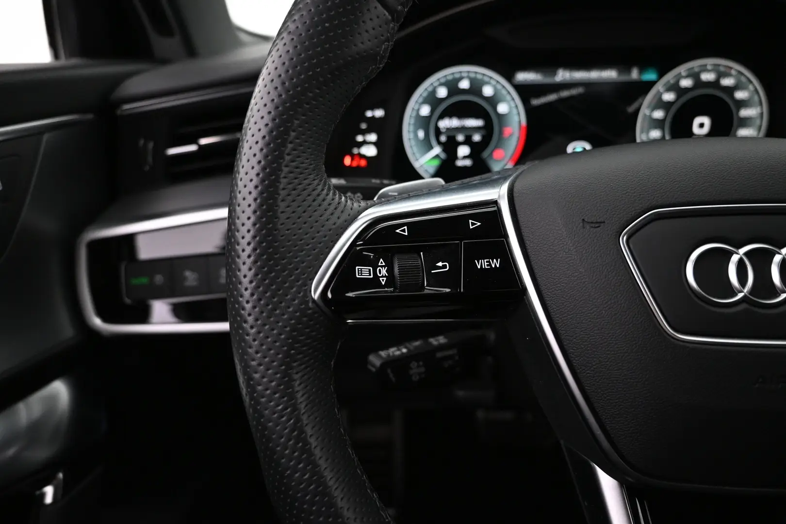 Car Image - 6yLeJR5cqTT8aHlxeuHXbr