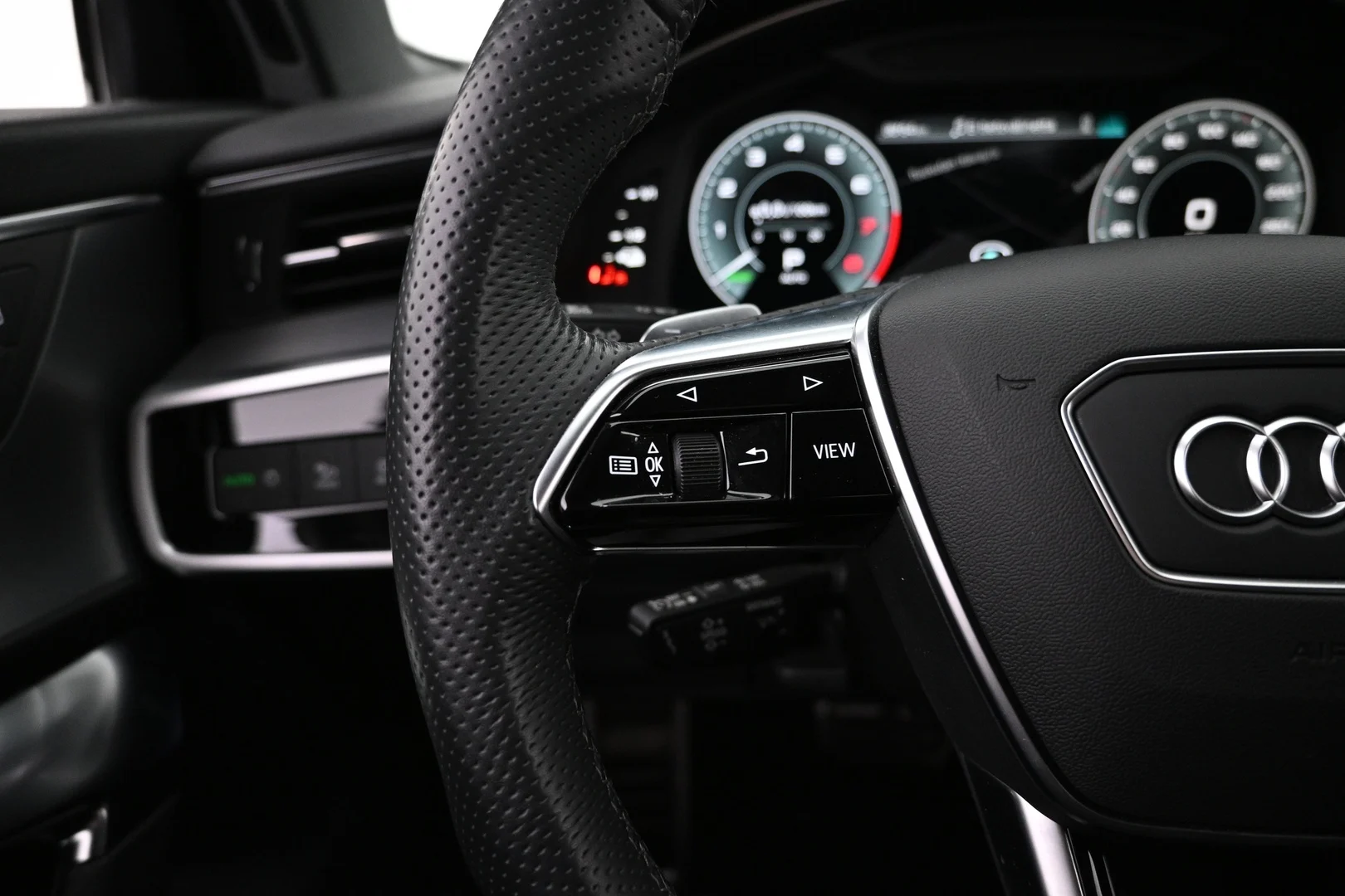 Car Image - 6yLeJR5cqTT8aHlxeuHXbr