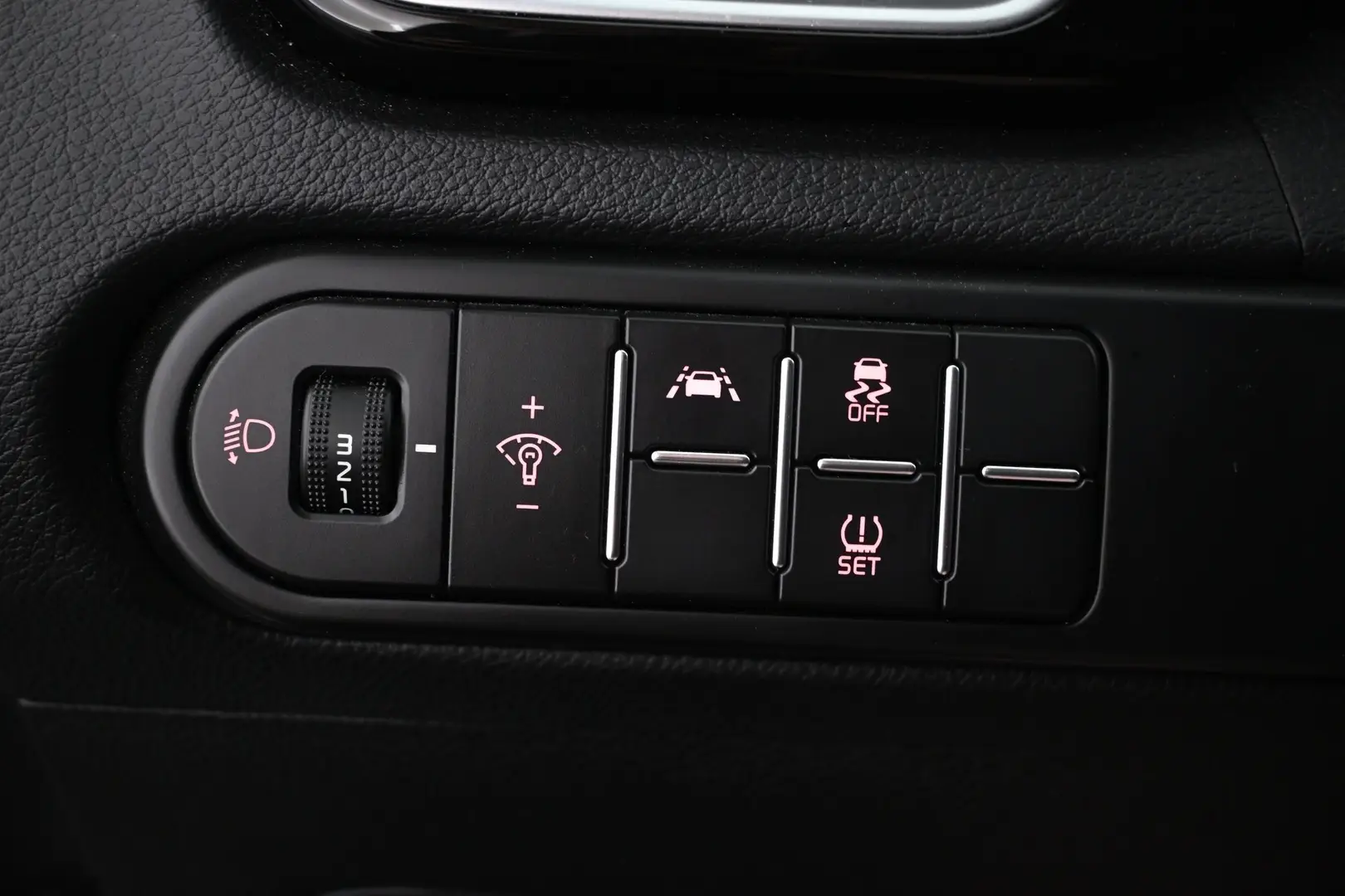 Car Image - 3KH5LOKrRfV4wihZgL7OrE