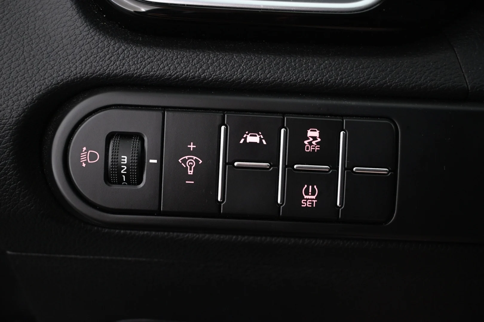 Car Image - 3KH5LOKrRfV4wihZgL7OrE