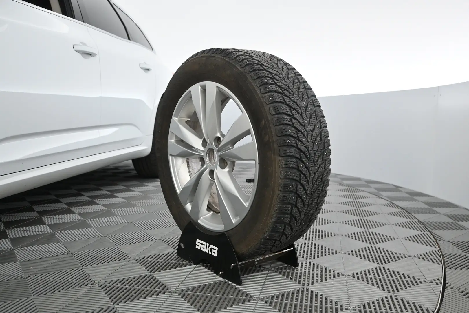 Car Image - 6qyU1yMLc5Bn0dlVaPytCA