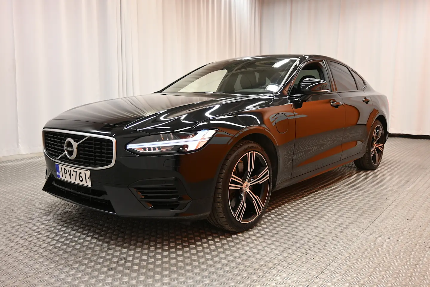Car Image - 7uA1qSiMrZqz8cOSy1V6cZ