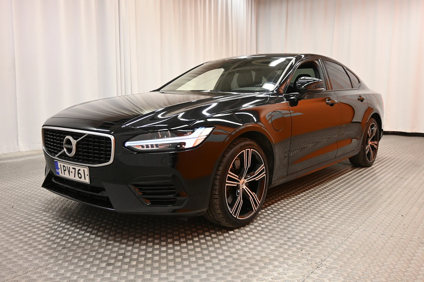 Car Image - 7uA1qSiMrZqz8cOSy1V6cZ