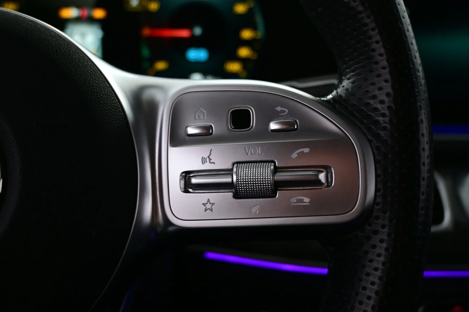 Car Image - 1vQPooi9DLOoBX9TilYhrc