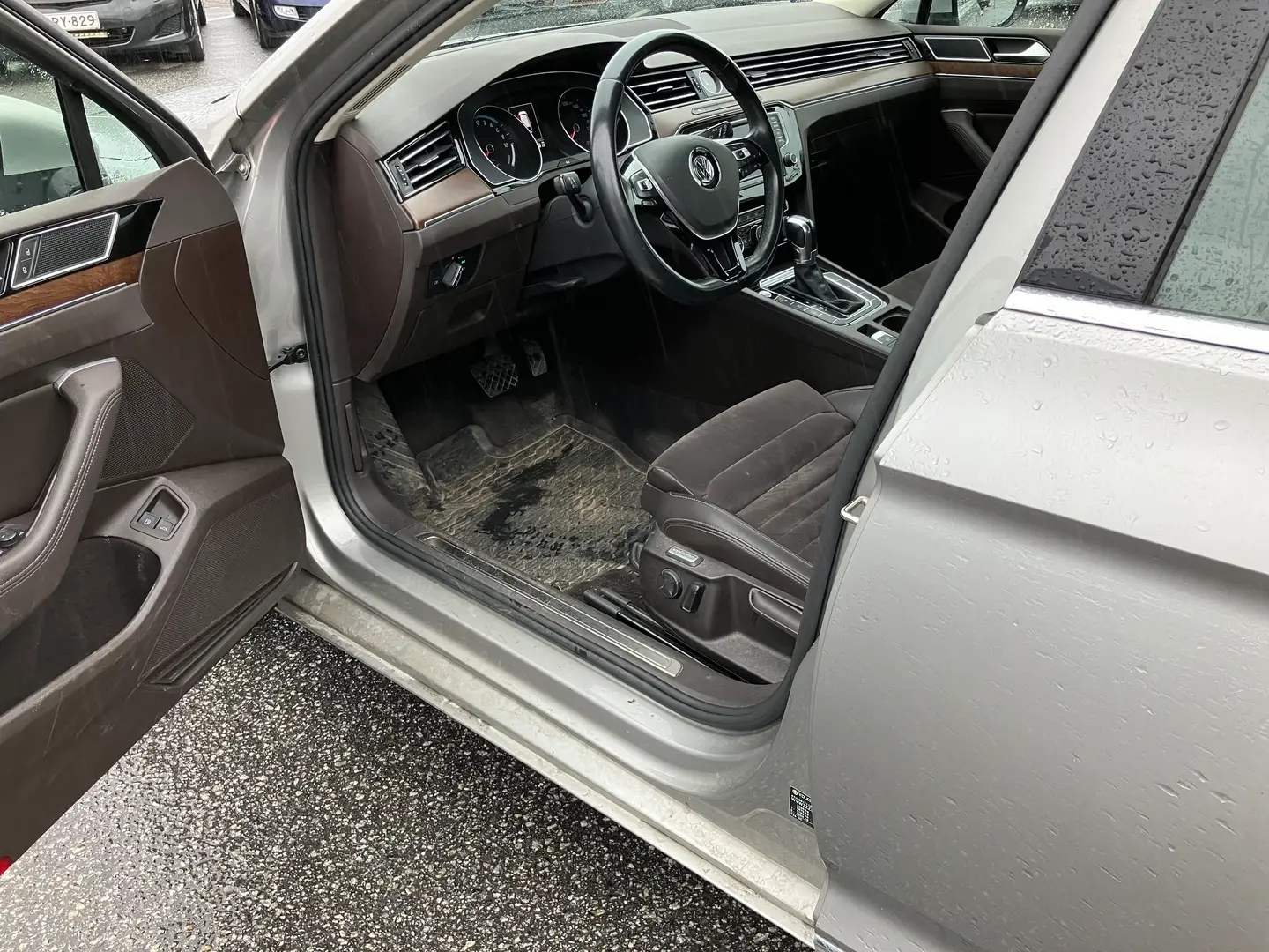 Car Image - 6UymqhRLZN33jf3ADelP8n