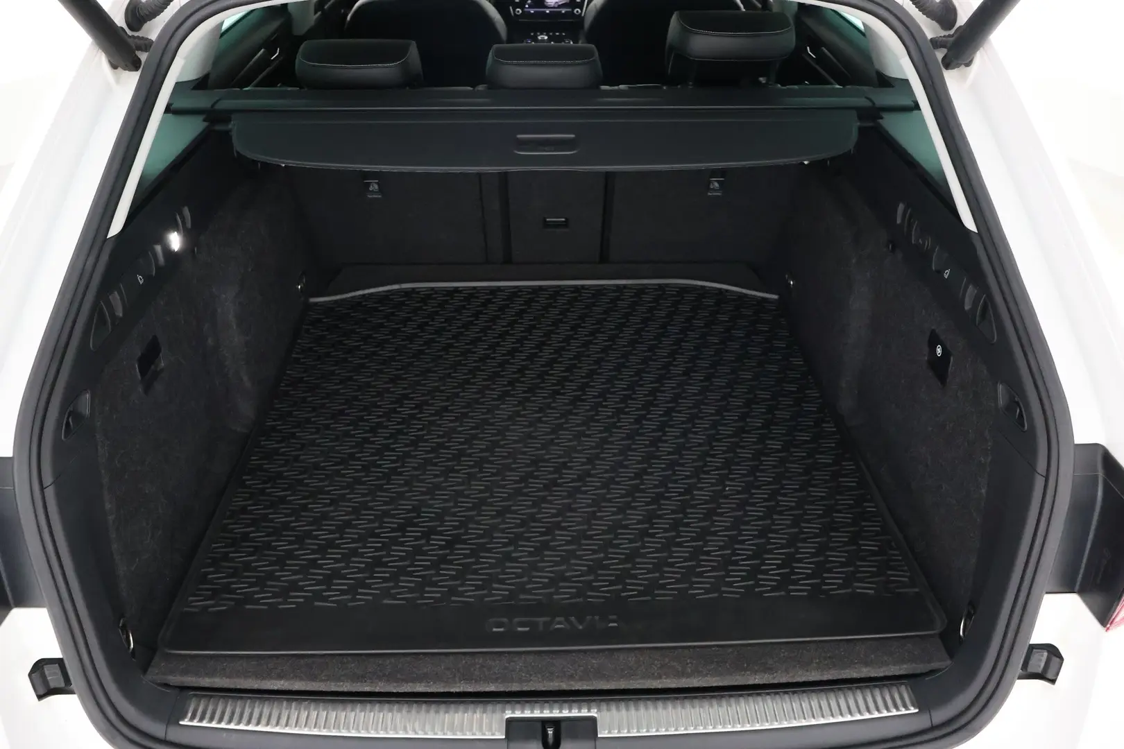 Car Image - 1ppMhnNLcfkB6NYqHdQyeJ