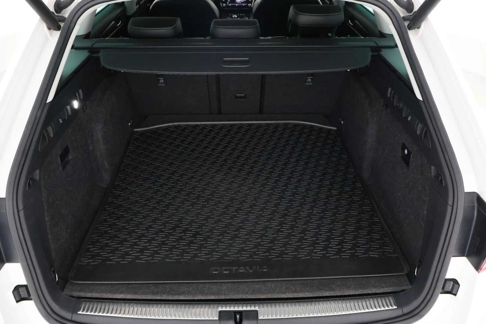 Car Image - 1ppMhnNLcfkB6NYqHdQyeJ