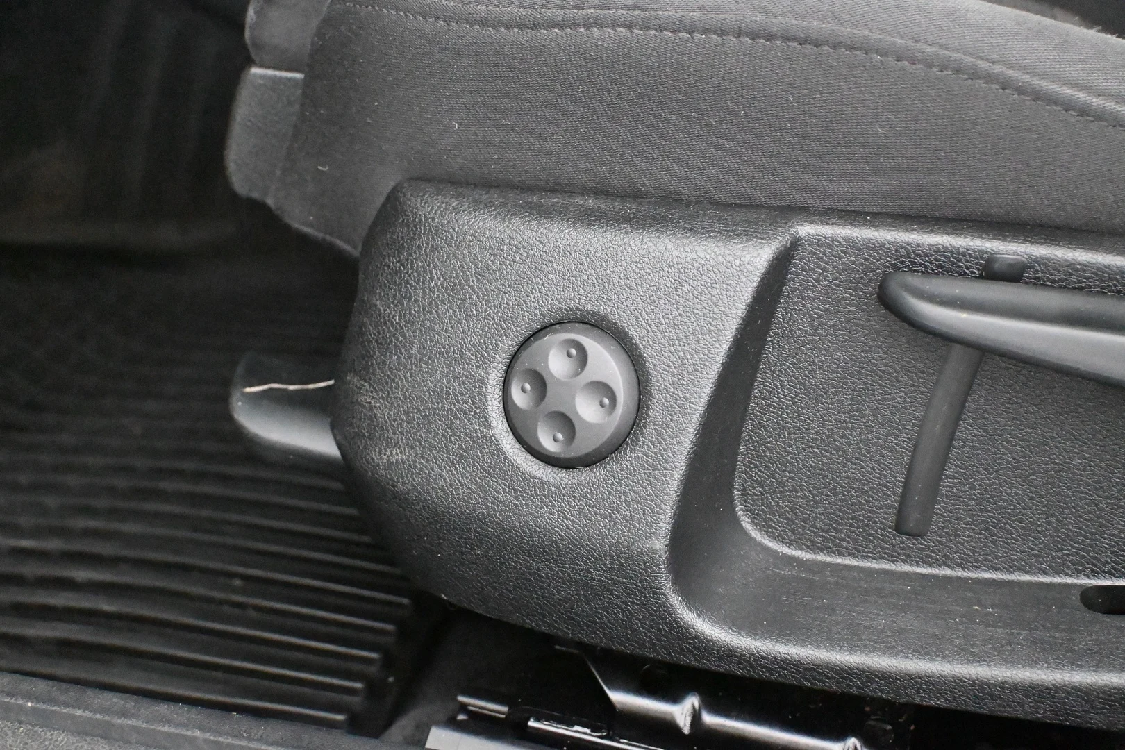 Car Image - 4u8eB38FqngN9qEi5p38Fd