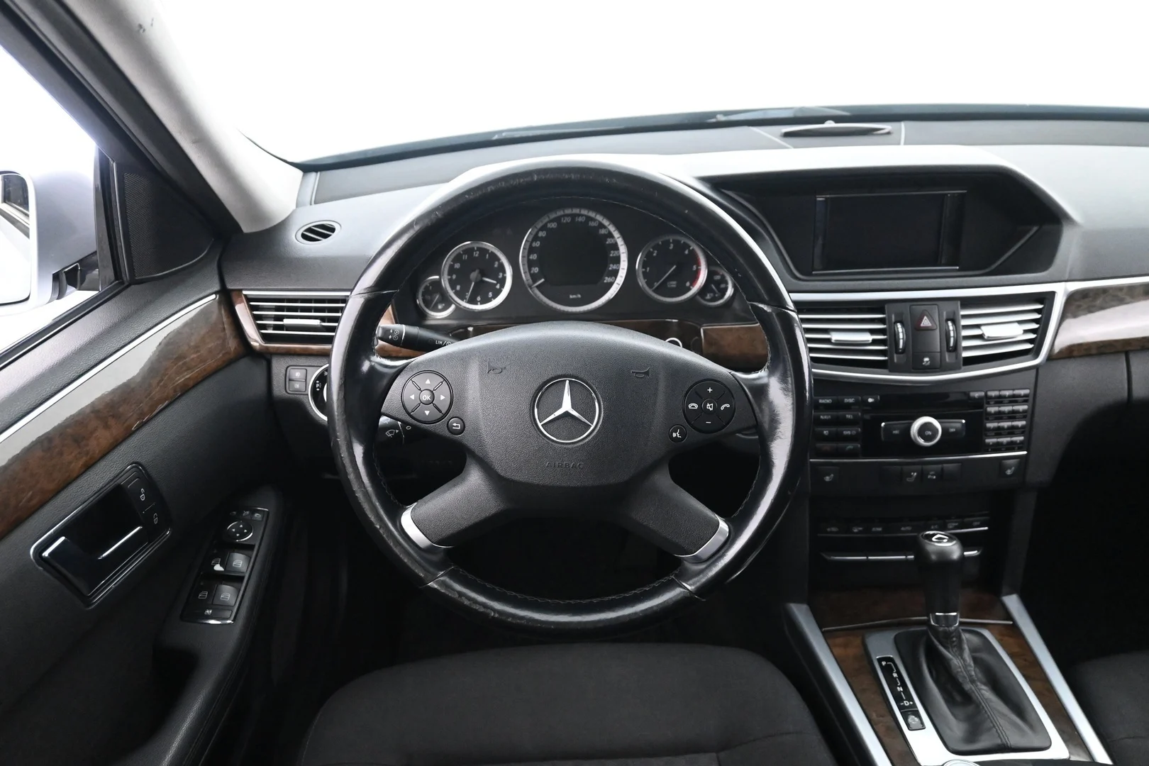 Car Image - 2mvKwe35eRHtR7Dp7xrEZ3