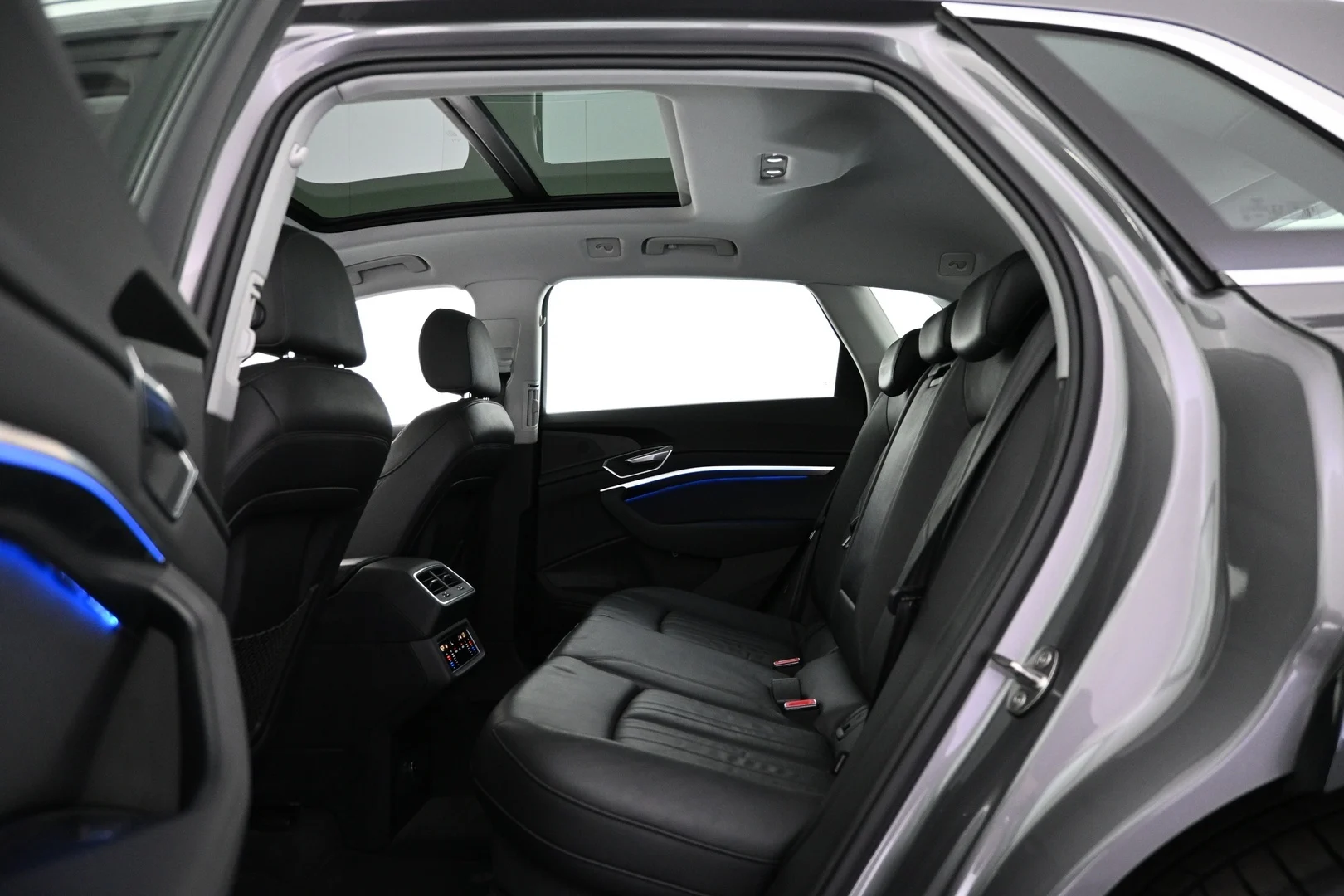 Car Image - 2WSvxLQBPVCCwz3vWDdofT