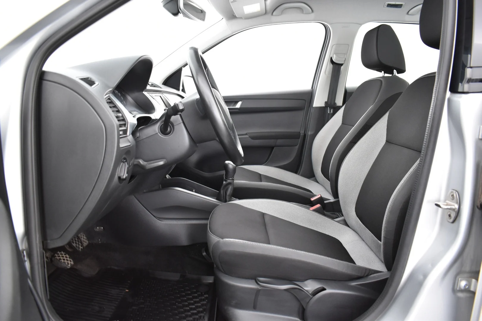 Car Image - fLKBBgZmwiltSbI2Ys4ig