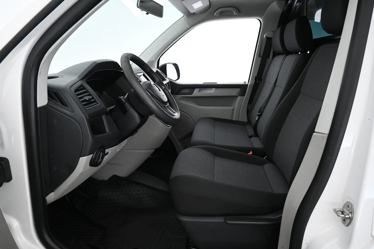 Car Image - AOCwEuwV8adroO3NOK2hh