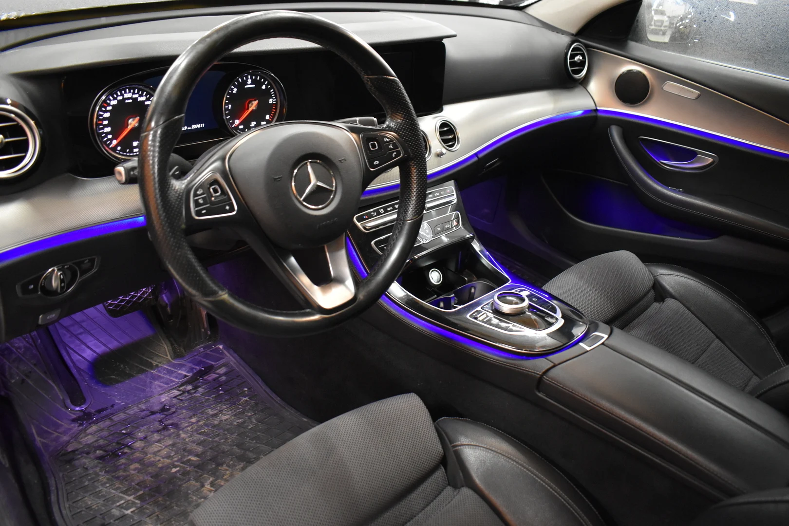 Car Image - 2VEGZJB0xXZ40rxBQf3a1v