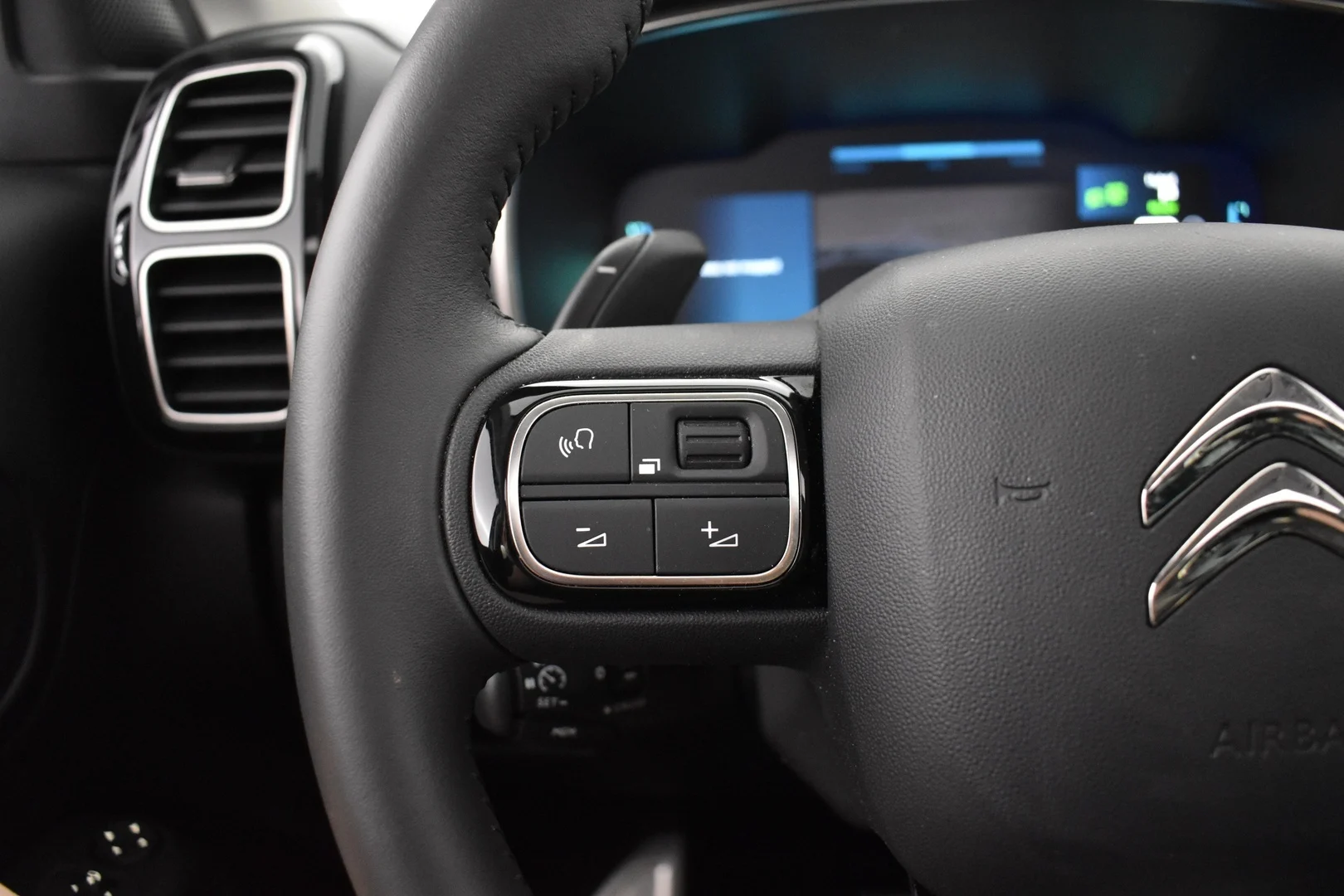 Car Image - 6VvWE0EyQzjqMV9R024MNB