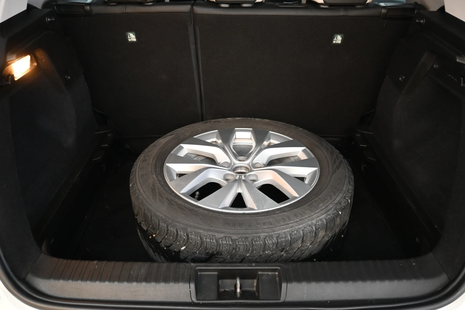 Car Image - 3lx7vsPresHY12f9R13LY2