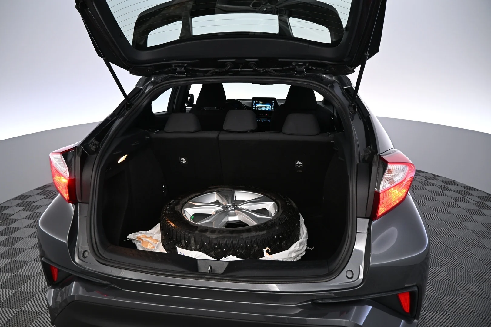 Car Image - 4fwIeX6ZAVDiUPrH1s24yn