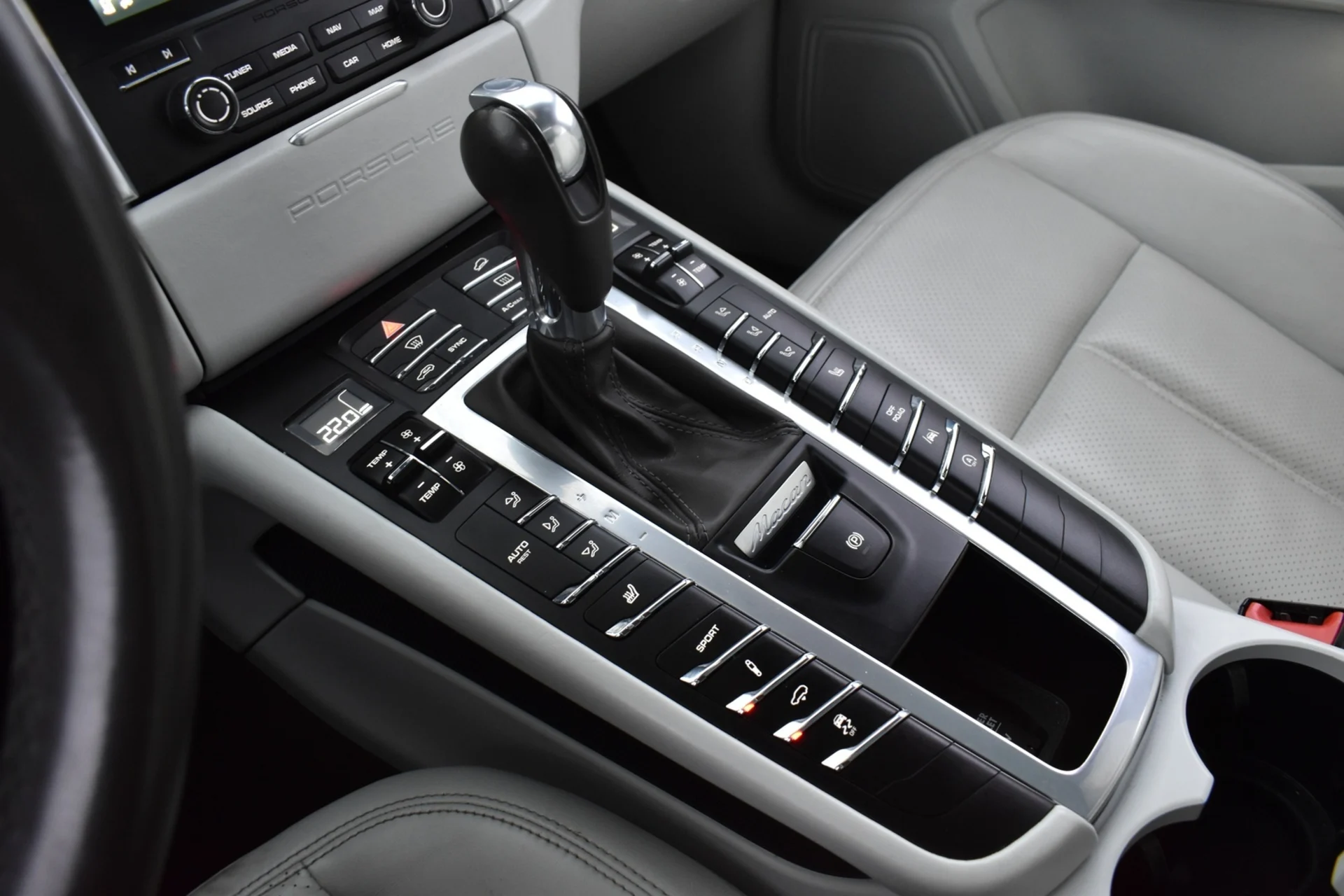 Car Image - 2bwZcDxeulxozHRIsW7MLT