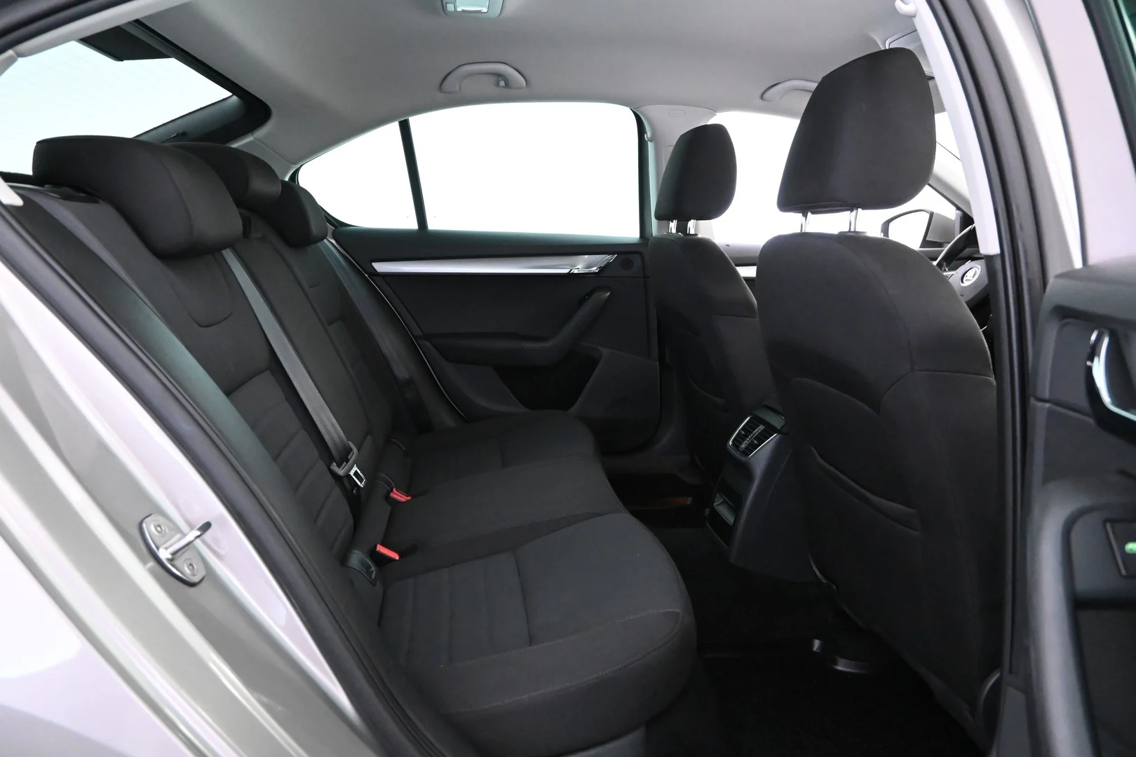 Car Image - 3Q2KXkfXqnCeqRr84cfWfC