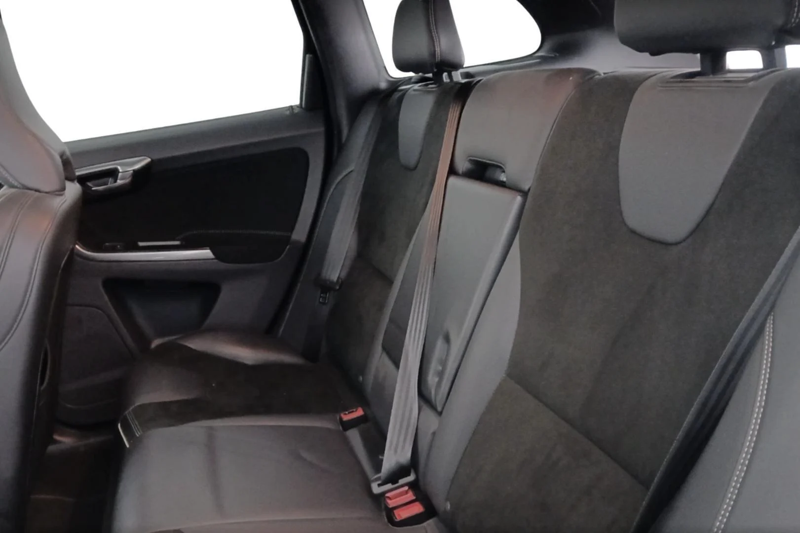 Car Image - 5vHcQdI5D3smYnjx1ERtn2