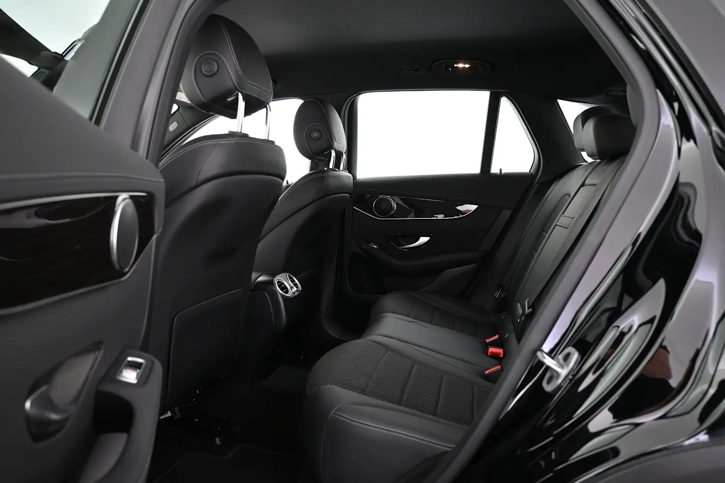 Car Image - 6H2r5xwdSU8rhUpXaard6D