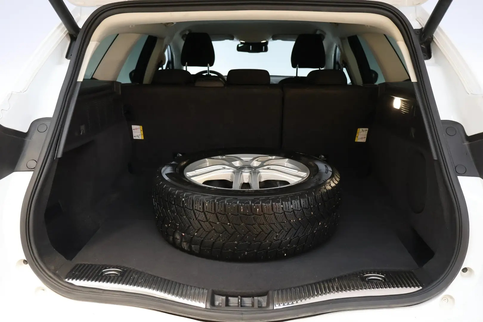Car Image - 12Vx45mRcql4cX7dihjUG5