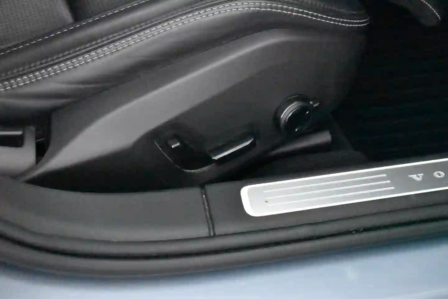 Car Image - 44kxJzRqzvbMQyrDeUxTIZ