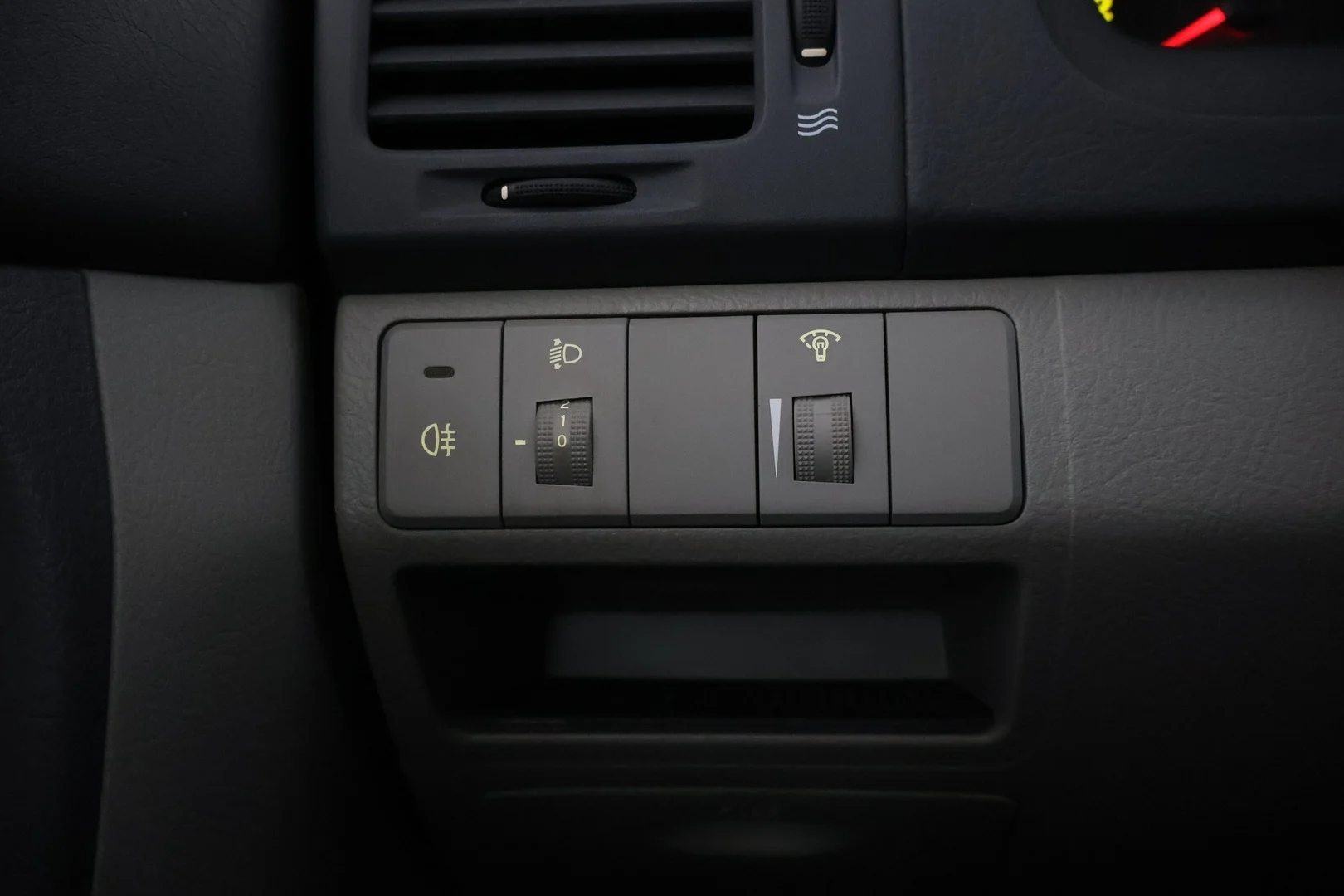 Car Image - 5AUbjhXveid4EnXS2DOsW1
