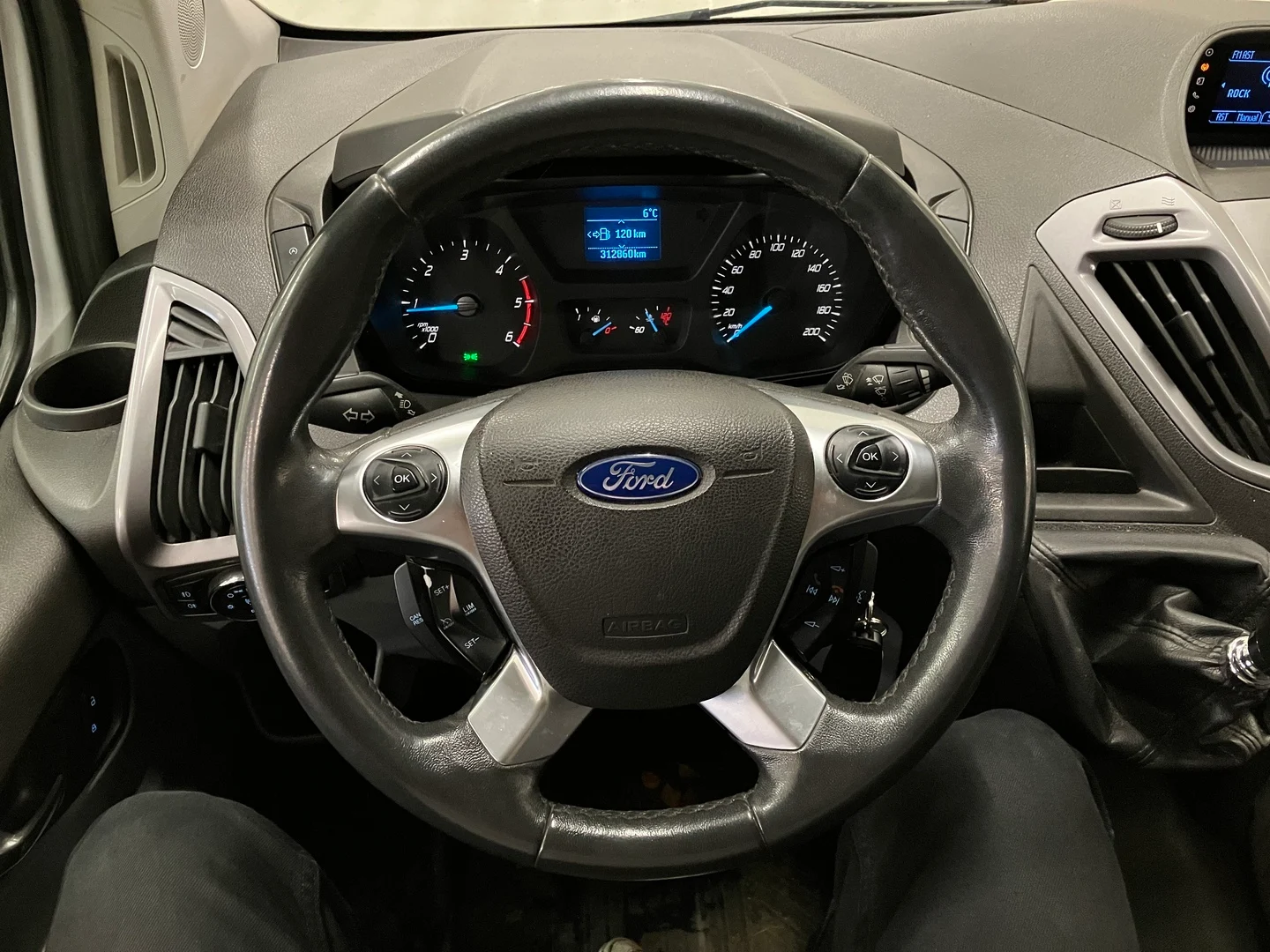 Car Image - aV5YdwJfP87Saag0sXClq